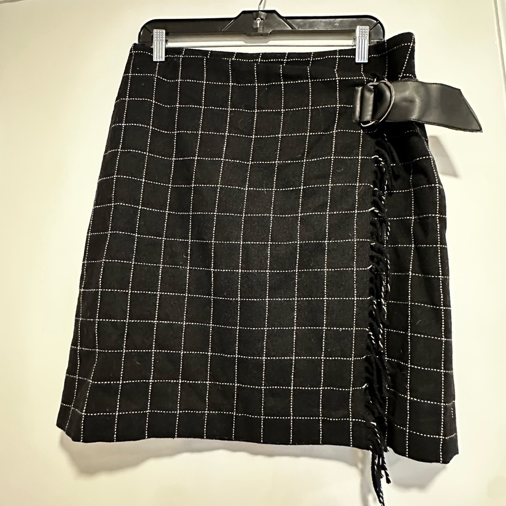 David N Wool Blend Black Windowpane Wrap Skirt Faux Leather Fringe Detail. 10.
